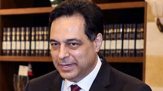 El primer ministro saliente, Hassan Diab, es inculpado por negligencia junto con otros dos funcionarios. 