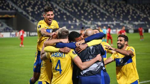 Maccabi Tel Aviv festeja un logro histórico para el fútbol israelí. 