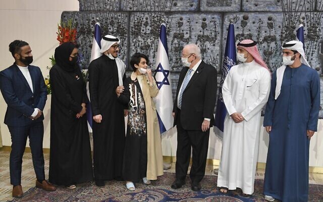 Reuven Rivlin, presidente de Israel, com a delegação árabe. (GPO) Muro das lamentações