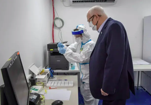 Reuven Rivlin, presidente de Israel, será el primer presidente en ser inoculado con la vacuna. 