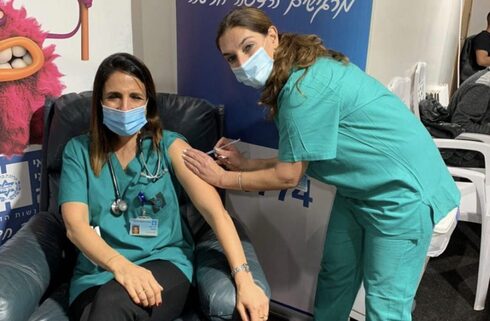 La doctora Malena Cohen fue la primera argentina en ser vacunada contra el COVID-19. 