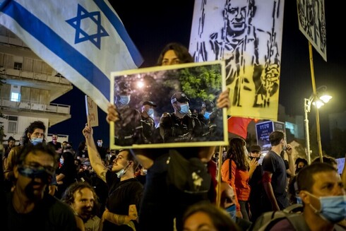 Manifestación contra la corrupción gubernamental que pedía la renuncia del primer ministro Benjamín Netanyahu. Jerusalem, julio de 2020. (Yaniv Nadav/Flash 90) Fotos
