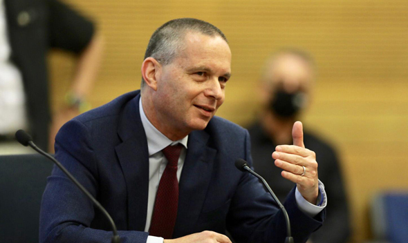 El ministro Shai en la Knesset. 