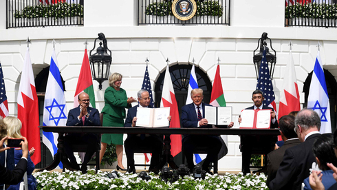 Firma de los tratados de paz con Emiratos Árabes Unidos y Bahrein en la Casa Blanca. 