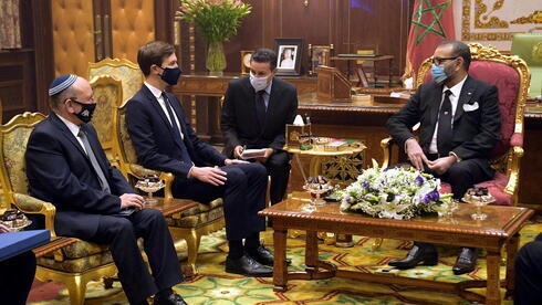 La delegación israelí, acompañada por el asesor principal de Donald Trump, Jared Kushner, reunida con el rey de Marruecos. 