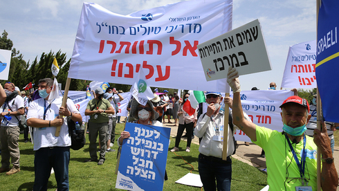 Miembros de la industria del turismo protestan frente a la Knesset en mayo de 2019. 