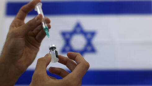 Netanyahu anunció el inicio del operativo "Volvemos a la vida", cuyo objetivo es que Israel sea el primer país del mundo en liberarse del COVID-19. (AP) Vacuna Israel