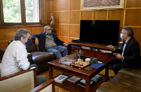 Urribarri con el ministro de Agricultura, Luis Basterra. (Gentileza Embajada de Argentina en Israel) Urribarri en Argentina