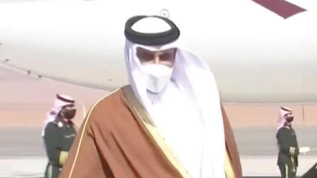 El emir de Catar (izquierda) y el príncipe heredero de Arabia Saudita. Tras más de tres años, ambos países reanudaron las relaciones.