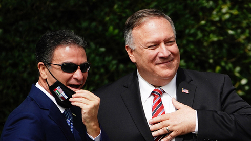 El jefe del Mossad, Yossi Cohen (izquierda), y el secretario de Estado estadounidense, Mike Pompeo, durante una reunión celebrada el año pasado en la Casa Blanca. 