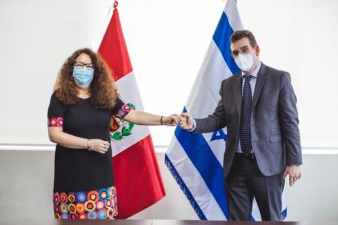 La ministra de Desarrollo e Inclusión Social de Perú, Silvana Vargas, y el embajador de Israel en Perú, Asaf Ichilevich. 