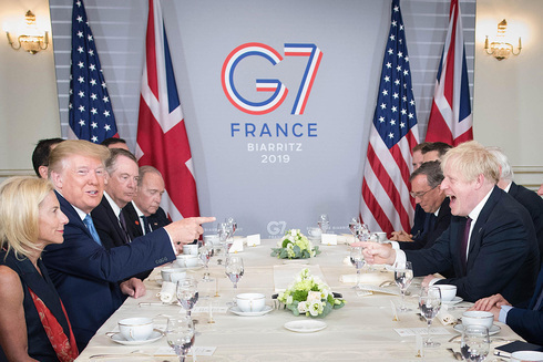 El presidente de Estados Unidos, Trump, y el primer ministro británico, Johnson, durante la Cumbre del G7 de 2019 en Francia. 