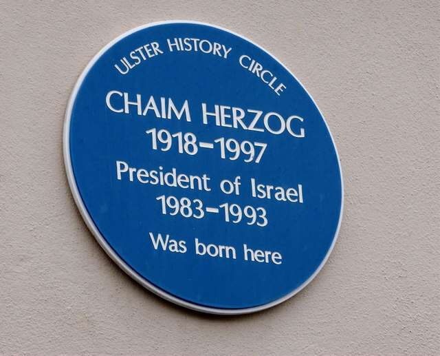  Belfast: el letrero del lugar donde nació el sexto presidente de Israel Chaim Herzog fue retirado por temor a ataques contra los residentes del edificio.