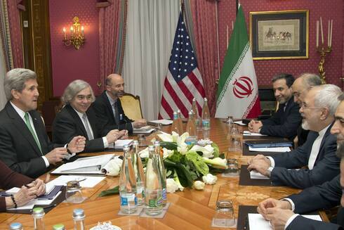 Negociadores estadounidenses e iraníes reunidos en el marco del acuerdo nuclear en 2015. 