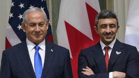 El primer ministro Benjamín Netanyahu y el ministro de Relaciones Exteriores de los Emiratos Árabes Unidos Abdullah bin Zayed Al Nahyan. 