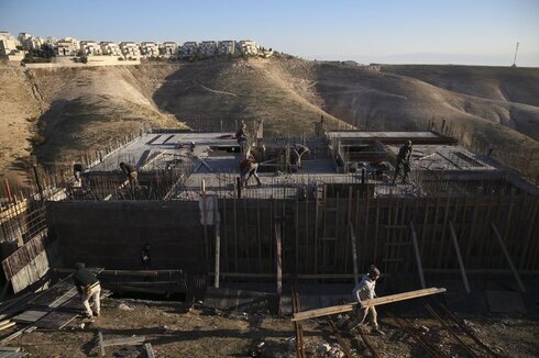 Construcción en el asentamiento Maale Adumim, cerca de Jerusalem.