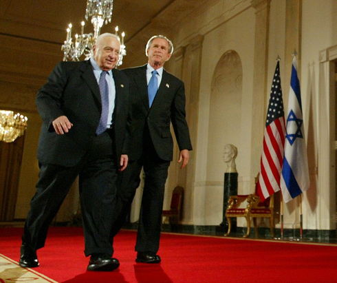 Abril de 2004. El primer ministro de Israel, Ariel Sharon, junto al presidente de Estados Unidos, George W. Bush. 