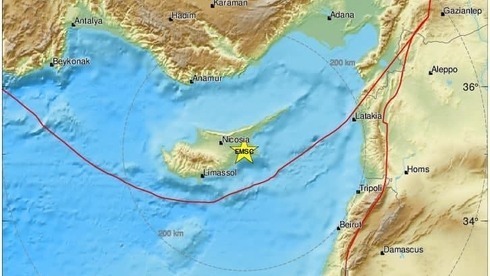 El terremoto obligó a evacuar varios rascacielos.  