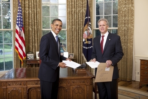 Michael Oren, ex embajador de Israel en Estados Unidos, con el entonces presidente Barack Obama en la Casa Blanca. 
