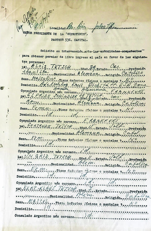 Documentos migratorios de Oskar Schindler y su mujer. (Archivo del Pueblo Judío de la Biblioteca Nacional de Israel ) Documentos migratorios de Oskar Schindler y su mujer.