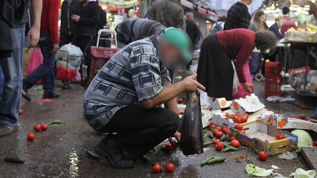 Quase dois milhões de israelenses abaixo da linha da pobreza e uma brutal queda média na renda: 22,7% ao longo de 2020. (Ido Erez) Sala de jantarclasse média