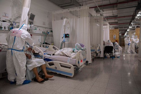 Sala de coronavírus no Ziv em Safed Medical Center. (AP) Uma dose única da vacina