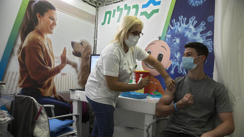 Casi un tercio de los israelíes ya recibieron las dos dosis de la vacuna contra el COVID-19. 