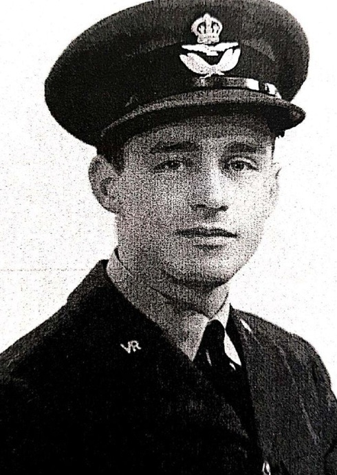 Alex Ziloni durante su servicio en la Royal Air Force británica. 