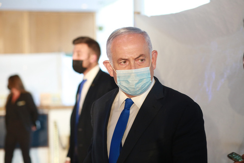 El primer ministro Benjamín Netanyahu insiste en que tiene la autoridad para tomar la decisión de enviar vacunas a otros países.