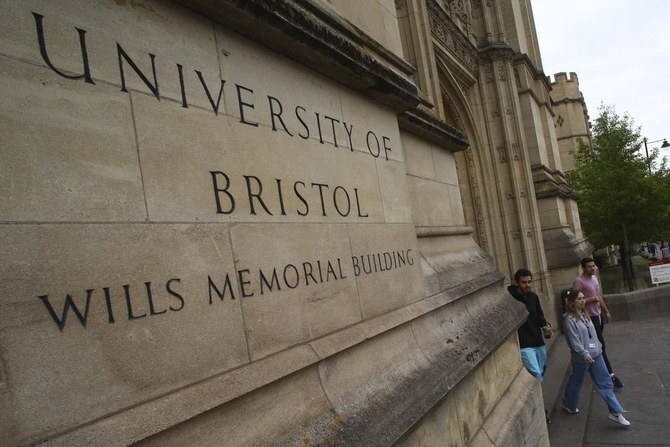 Universidad de Bristol, Inglaterra. 