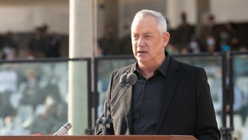 El ministro de Defensa israelí, Benny Gantz, hablando frente a los graduados de la escuela de oficiales de las FDI la semana pasada. (FDI) El ministro de Defensa israelí, Benny Gantz, hablando frente a los graduados de la escuela de oficiales de las FDI la semana pasada.