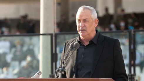 El ministro de Defensa israelí, Benny Gantz, hablando frente a los graduados de la escuela de oficiales de las FDI la semana pasada. 