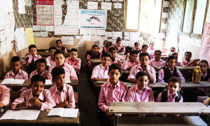 Los alumnos de las escuelas de Egipto aprenderán versículos de la religión judía por primera vez. (AP) Niños en una escuela de El Cairo, Egipto.