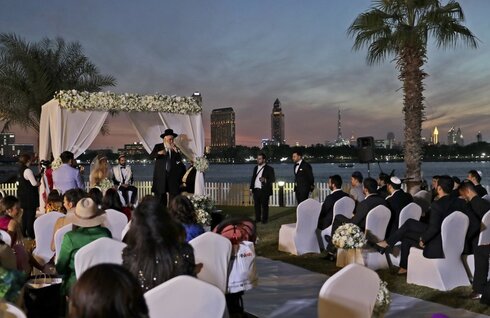 Un rabino celebra una boda judía en Dubai, Emiratos Árabes Unidos, en diciembre del 2020.