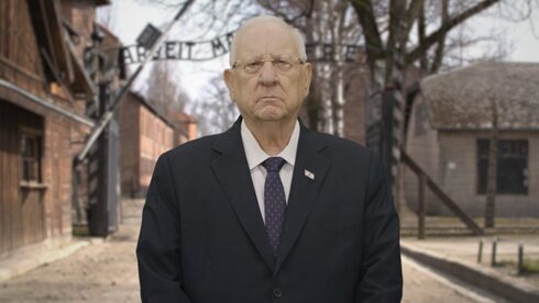 Reuven Rivlin, presidente de Israel en el campo de concentración y exterminio de Auschwitz. 