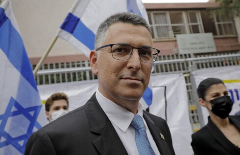 Gideon Saar, tras votar en las elecciones parlamentarias israelíes. 