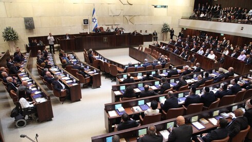 Al borde de un récord absoluto: con apenas 6 escaños, el partido Yamina podría tener el primer ministro con menos apoyo parlamentario en la historia del Estado. (Knesset) Knesset