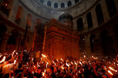 Ceremonia del Fuego Santo en la Iglesia del Santo Sepulcro en Jerusalén en 2018. (AFP) Ceremonia del Fuego Santo en la Iglesia del Santo Sepulcro en Jerusalén en 2018.