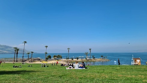 Playa en el Mar de Galilea. 