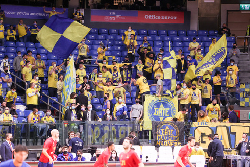 Seguidores del Maccabi Tel Aviv, presentes en el triunfo ante Barcelona. 