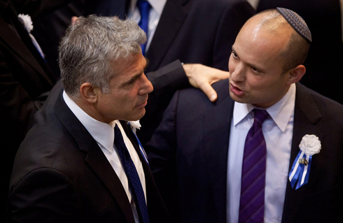 El líder de Yesh Atid, Yair Lapid (izquierda), y el presidente de Yamina, Naftali Bennett.