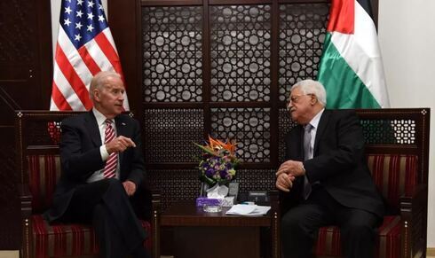 Cuando era vicepresidente de Estados Unidos, Joe Biden se reunió con Mahmoud Abbas en Ramallah. 