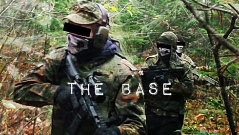 Escena de un video de reclutamiento de La Base. 