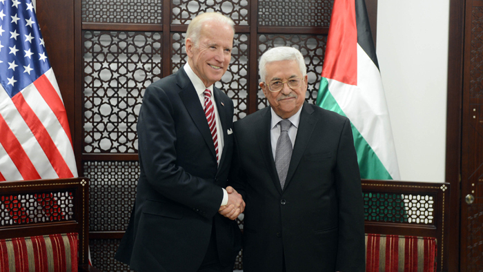 Joe Biden, cuando era vicepresidente, se reunió con Mahmoud Abbas en Ramallah, en 2016. 