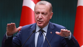 Recep Tayyip Erdogan, presidente de Turquía, acuso de golpistas a almirantes retirados. 