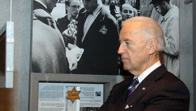 Joe Biden visita a Yad Vashem en su rol de vicepresidente de EE.UU. en 2010. 