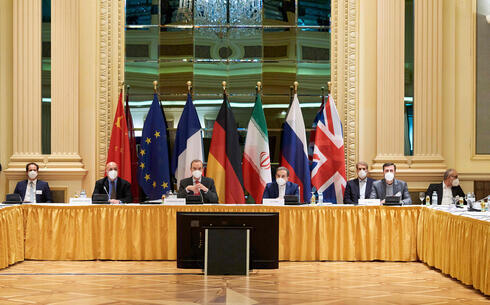Diplomáticos de la UE, China, Rusia e Irán al inicio de las conversaciones sobre el regreso de Estados Unidos al acuerdo nuclear de 2015, en el Grand Hotel de Viena. 