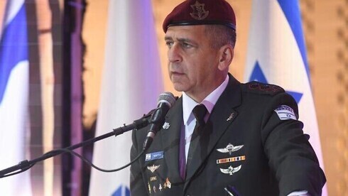 El jefe de las FDI, Aviv Kochavi, habla durante un homenaje en Jerusalem a los soldados caídos.