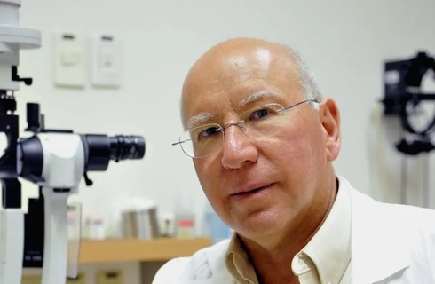 Profesor Jacob Peer, jefe del departamento de Onco-Oftalmología del Centro Médico Universitario Hadassah. 