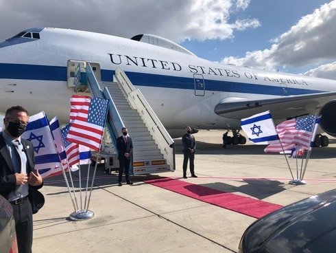 El avión que trasladó al secretario de Defensa tras aterrizar en Israel.